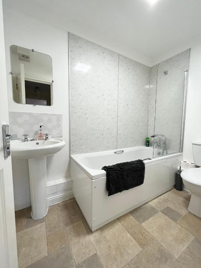 Archers 2 Bedrooms, Balcony, 2 Bathrooms, Free Parking, Wifi Southampton Luaran gambar